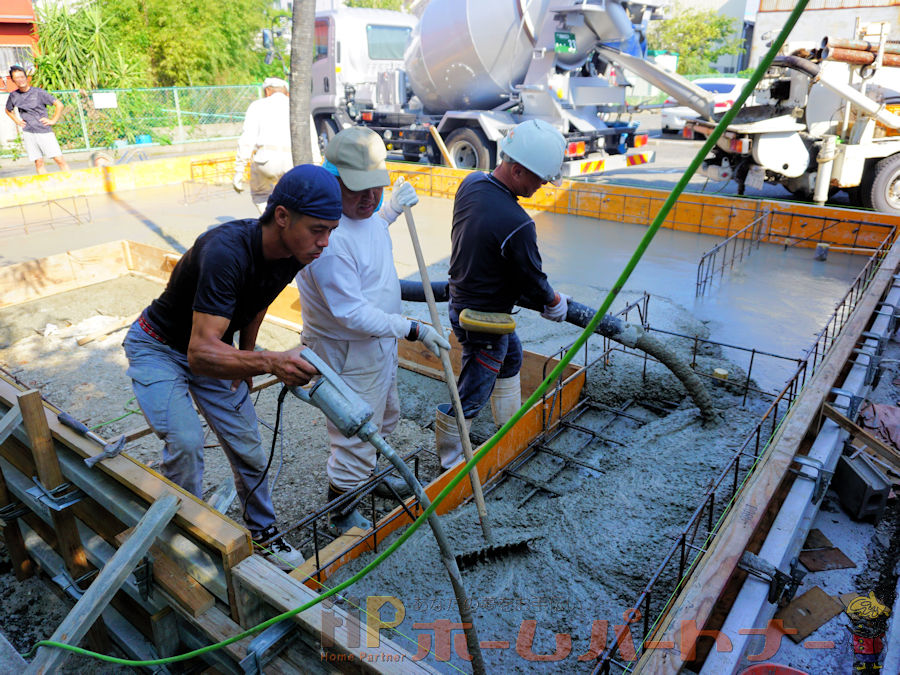 基礎の型作り中　土台作業