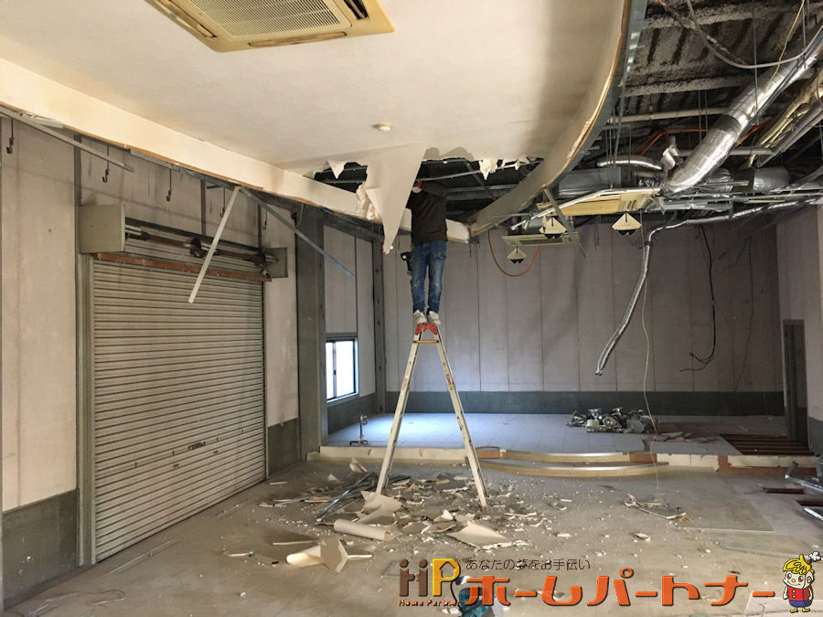 店舗施工中　解体作業中