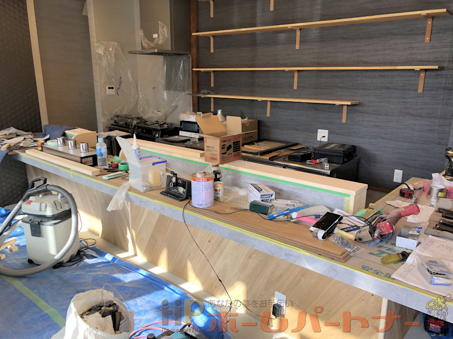 施工中：店舗内部施工中